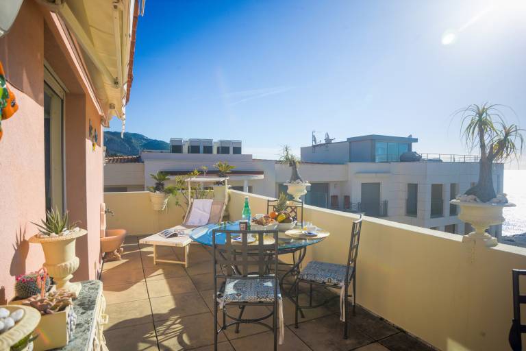 Holiday apartment with terrace — photo 2