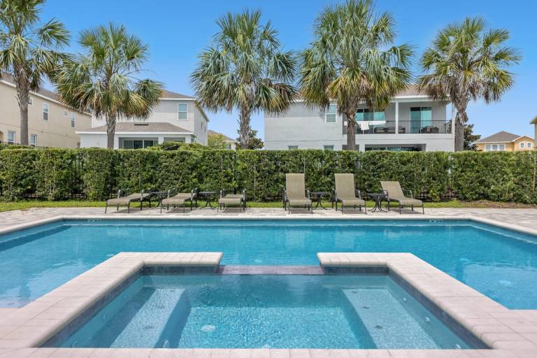 Fully equipped house with hot tub, private pool & yard | Dogs allowed — photo 2