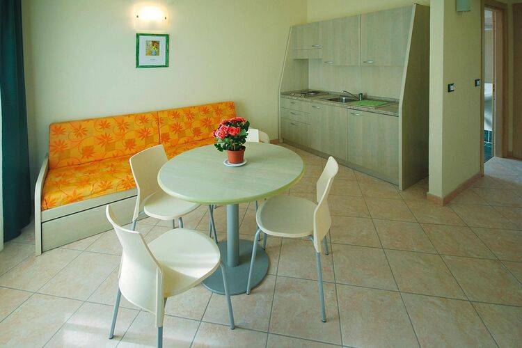 Rental apartment with yard & pool — photo 4