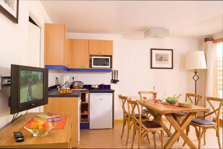 50m from shops, swimming pool, balcony, 32m², Les Orres in Gap