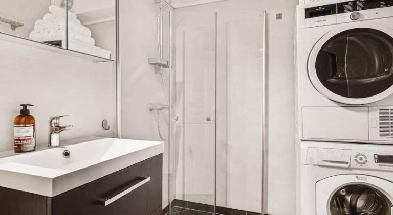 Dinbnb Apartments I Charming 3-Bedroom in the Heart of the City — photo 2
