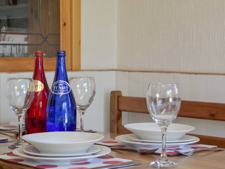 Cottage with garden — photo 4