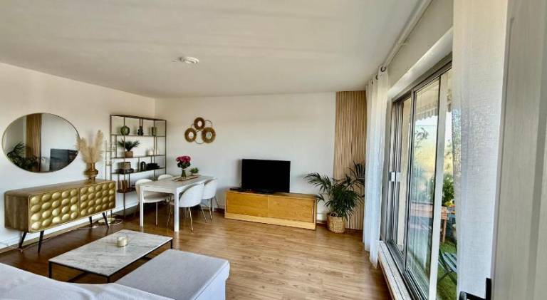 Holiday apartment with hot tub & terrace — photo 3