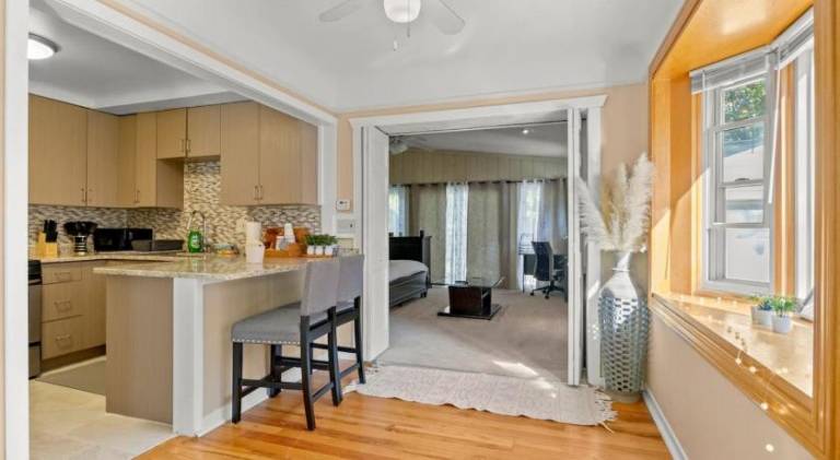 Spacious house | Suitable for remote work | Pet-friendly in Dearborn, MI