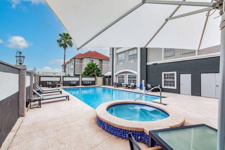 La Quinta Inn & Suites by Wyndham Pharr RGV Medical Center — photo 3