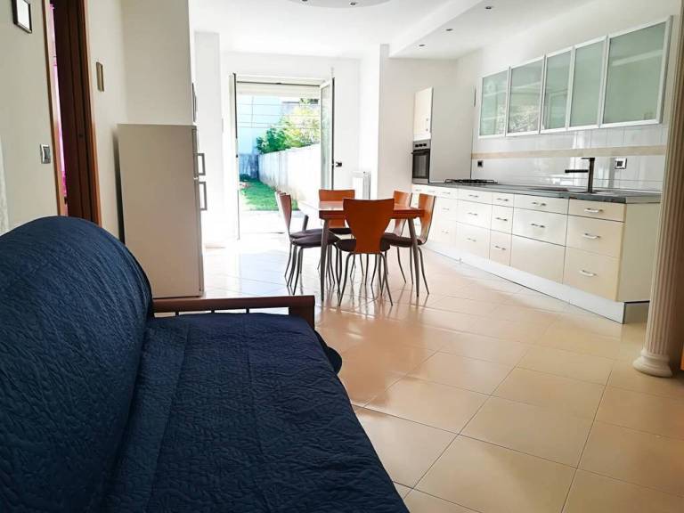 Rental apartment with yard in Otranto