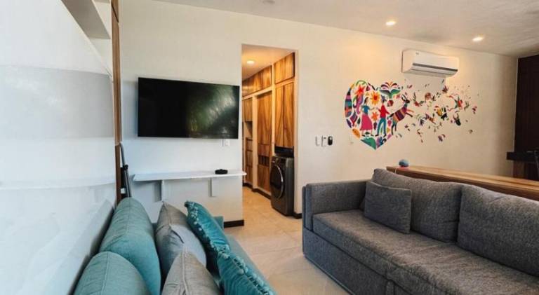 Artistic Loft Steps from the Beach with Pool View — photo 2