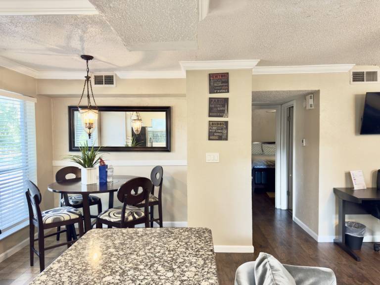 I02 –World Cup Stay - 18 min to AT&T - Sleeps 4 - Free Parking in Irving, TX