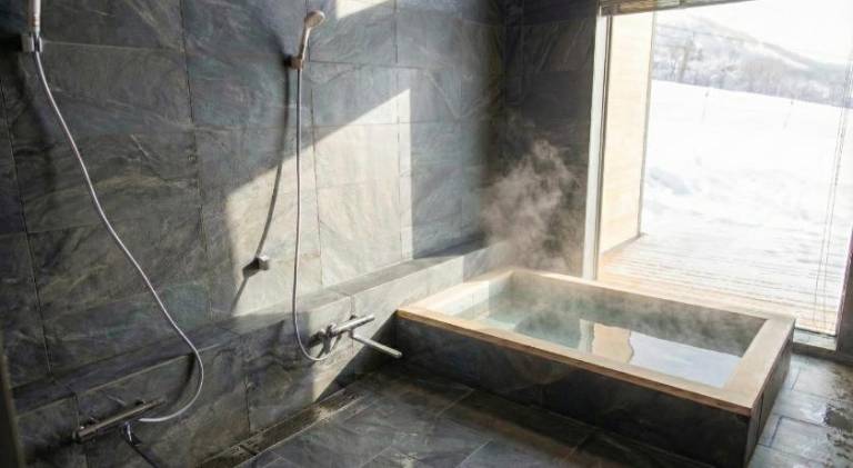 Charming villa with hot tub & patio | Ski nearby | Pets are welcome — photo 5