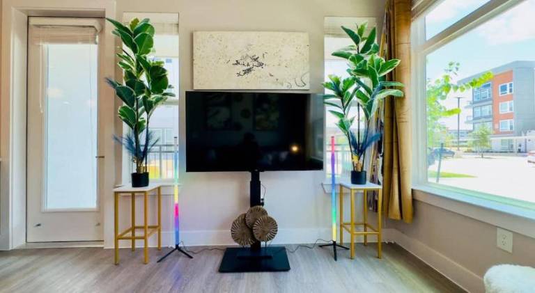 Apartment with pool — photo 2