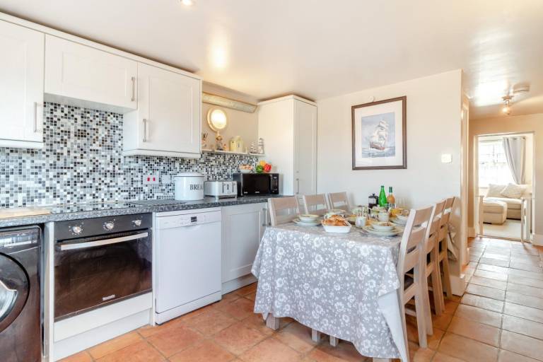Fully equipped nice cottage with yard & barbeque | Pets allowed — photo 2