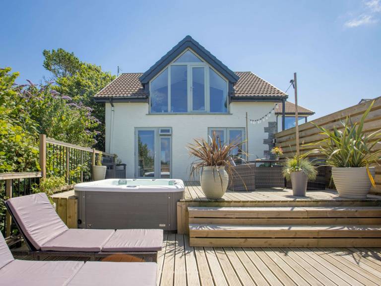 Cabin  Hersham
