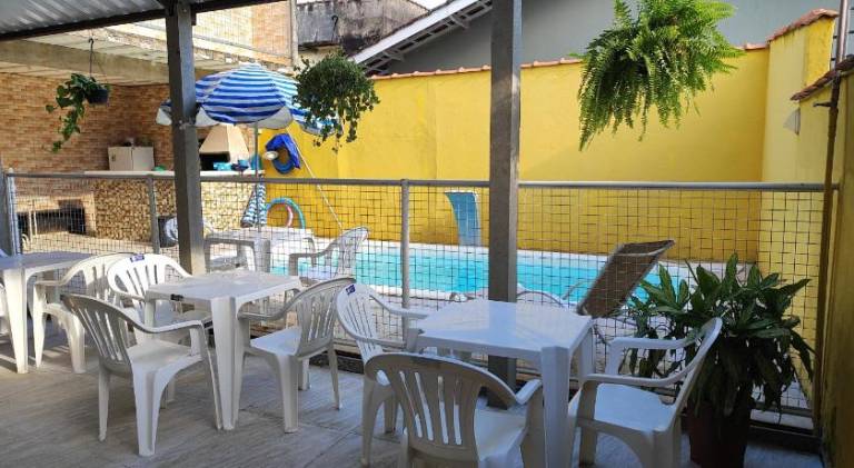 Vacation home with patio, private pool & BBQ | Pets are welcome — photo 2