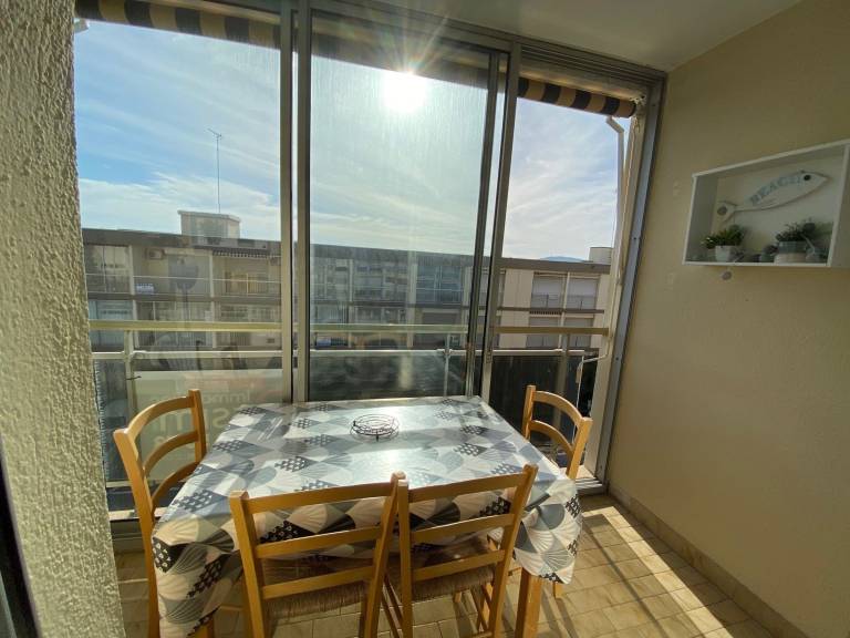 Apartment in Balaruc-les-Bains near pond and spa with loggia, pets allowed in Balaruc-les-Bains