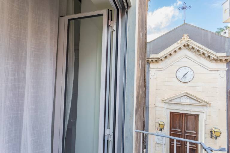 Pleasant apartment with fast internet | Next to Monastery of San Nicolò l'Arena | City view | Perfect for remote work | Pet-friendly — photo 3