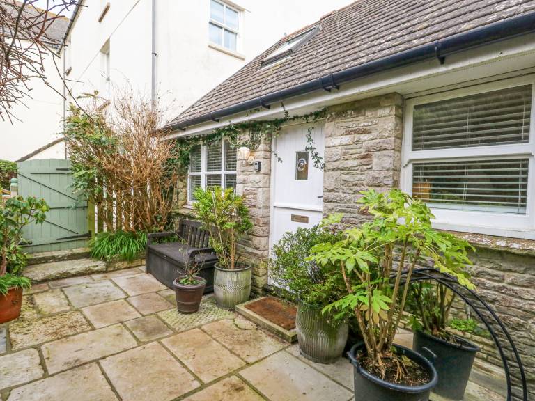 Cottage with garden — photo 2