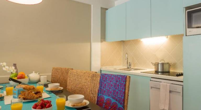 Pleasant serviced apartment with yard, patio & pool | Dogs allowed — photo 4