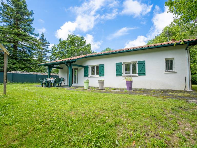 Vacation home with garden, grill & terrace — photo 4