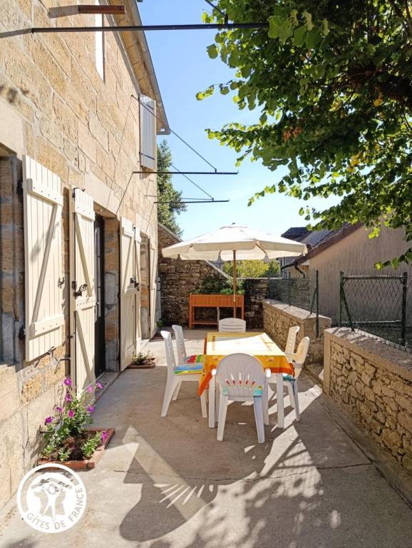 Gite with patio, grill & yard | Dogs allowed — photo 3
