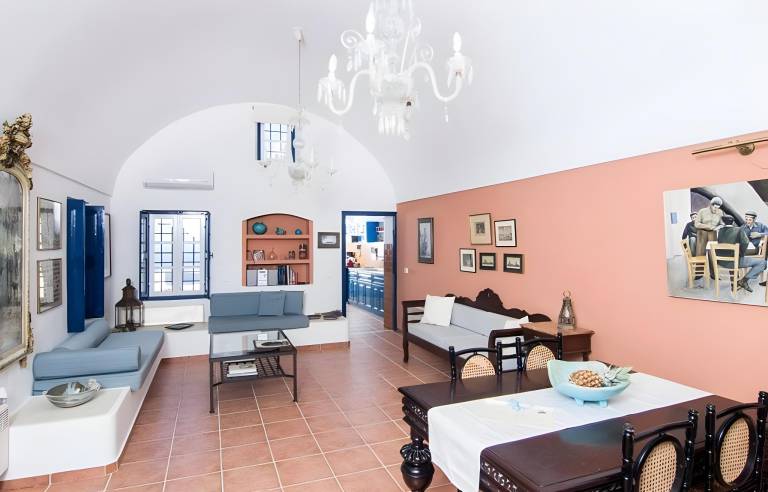 Fully equipped villa with pool, yard & grill | Pet-friendly — photo 4