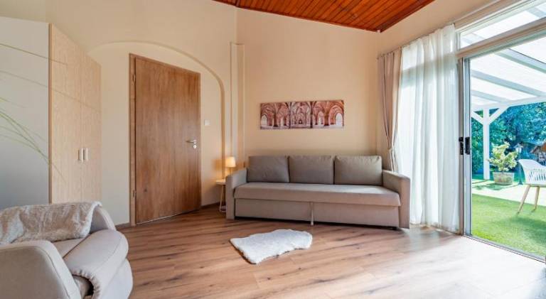 Fully equipped beautiful rental apartment with garden, barbecue & hot tub | Suitable for remote work | Pets are welcome — photo 2