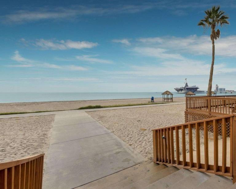 Quality Inn & Suites Corpus Christi Beachside — photo 3