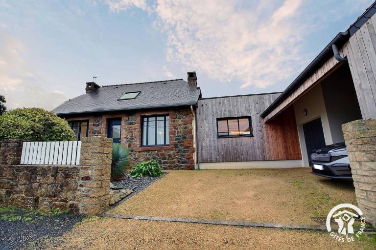 Gite with yard & patio | Pets are welcome — photo 3