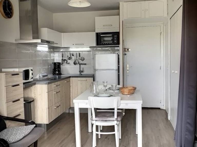 Charming air-conditioned studio, pets welcome in Balaruc-les-Bains in Balaruc-les-Bains
