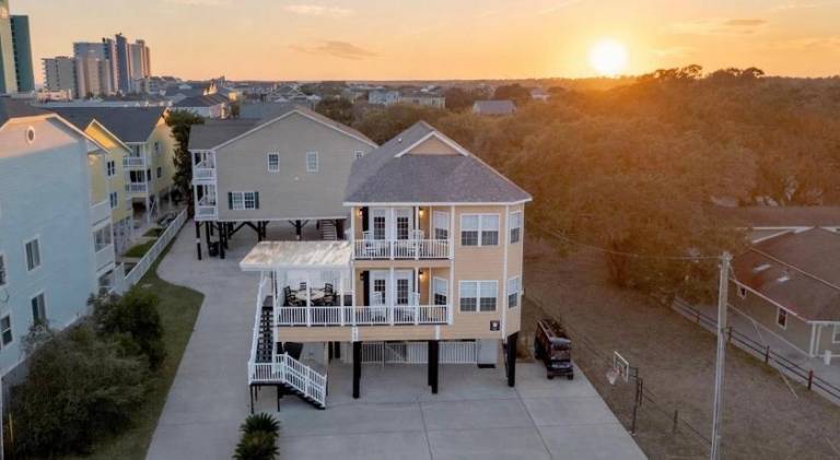 Spacious vacation home with pool | Beach nearby | Pet-friendly in Garden City, SC