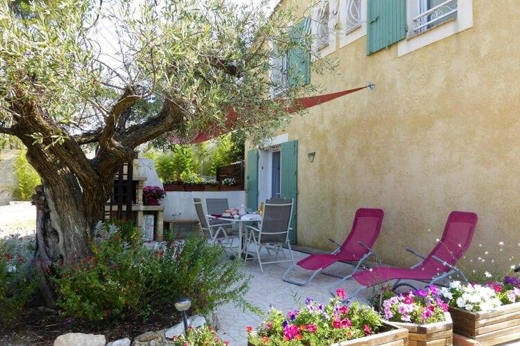 House with terrace, garden & BBQ in Nîmes