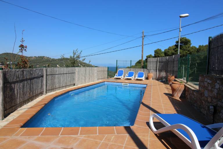 Fully equipped holiday apartment with private pool, terrace & barbeque | Pets are welcome — photo 3