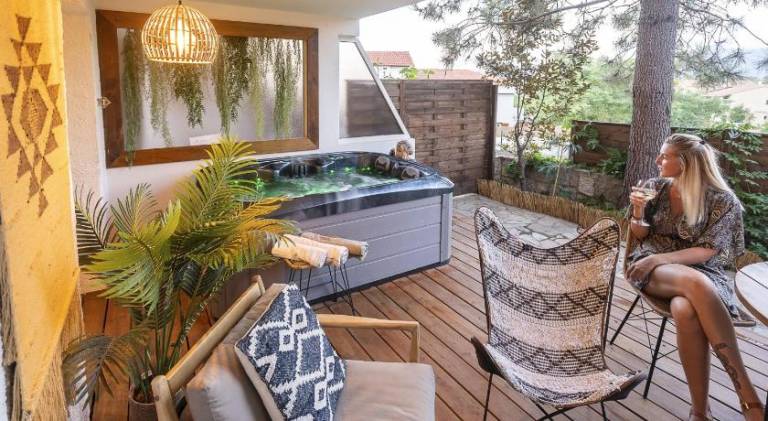 Serviced apartment with jacuzzi & patio | Close to the beach | Pet-friendly — photo 5