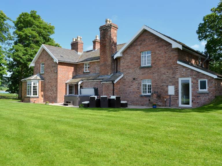 Cottage  Newtown
