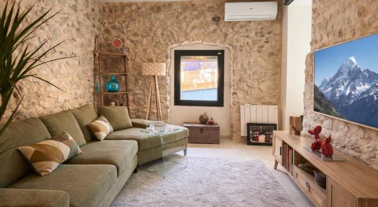 Villa with pool & jacuzzi | Pet-friendly — photo 2