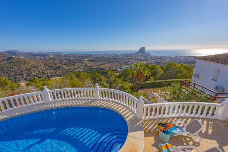 Fully equipped big villa with patio, yard & private pool | Pet-friendly — photo 3