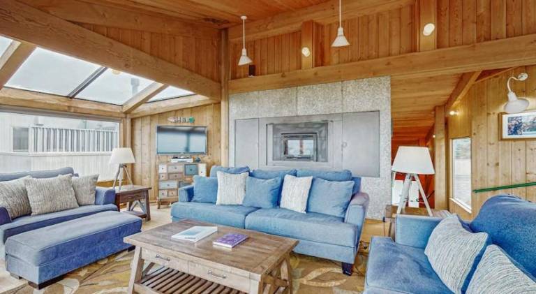 House with hot tub & pool | Dogs allowed — photo 3