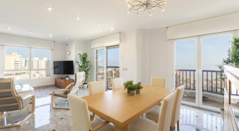 Holiday apartment with pool in Gandia