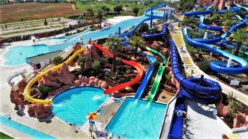 T2 Oasis Parque, Piscinas, Jacuzzi e tenis! — photo 2