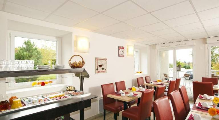 Serviced apartment with patio & garden | Pet-friendly — photo 4