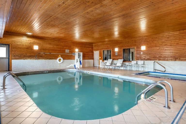 Country Inn & Suites by Radisson, Watertown, SD — photo 5