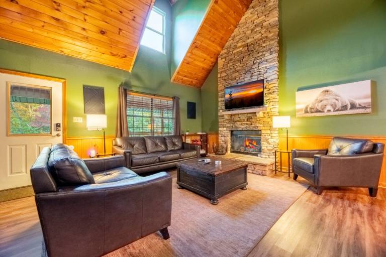 Hidden Hollow Lodge - Movie Nights, Game Fun, Fireside Stories & Hot Tub Soaks — photo 3