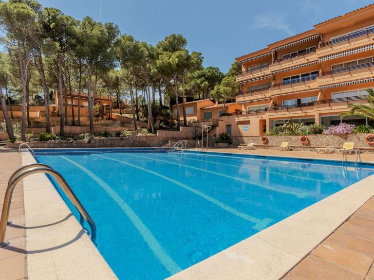 Rental apartment with pool & garden — photo 2