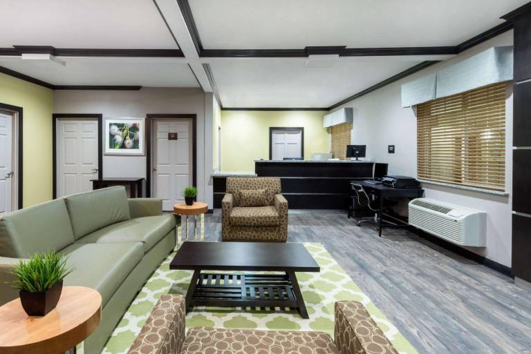 Super 8 By Wyndham Colorado City — photo 2