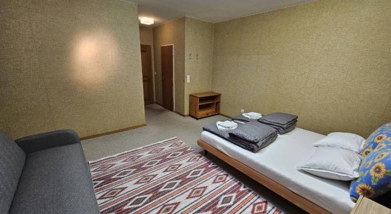 Privat Zimmer, Privat WC, Shared Dusche in Altstadt Chur, Saturn — photo 3