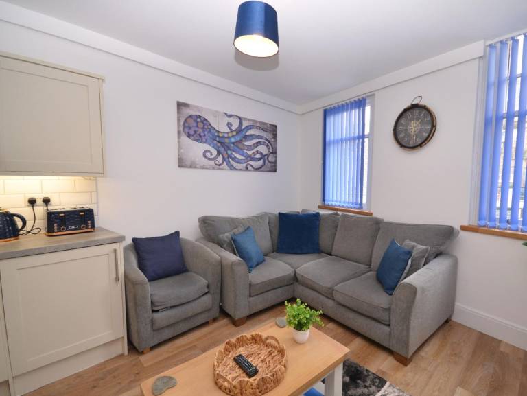 Lovely rental apartment with terrace | Water view | Pets allowed — photo 4