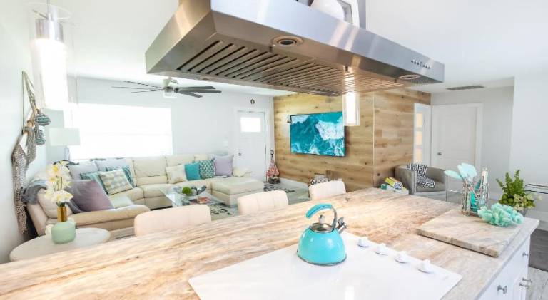 Pleasant vacation home with pool | Pets are welcome — photo 2