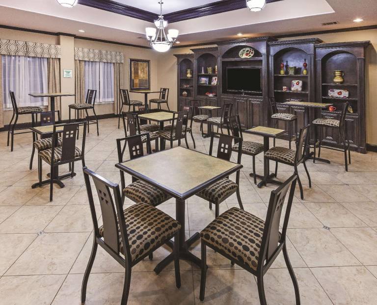 La Quinta Inn & Suites by Wyndham Livingston — photo 5