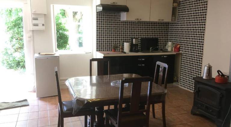 Nice vacation home with yard | Pets are welcome — photo 3