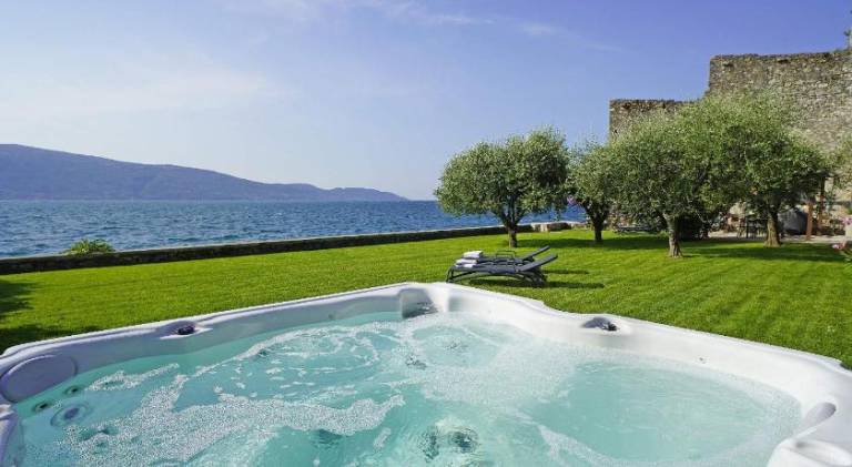 Villa Victoria: Luxury waterfront villa with splendid views — photo 3