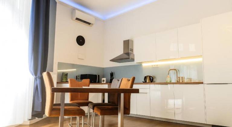 Fully equipped pleasant holiday apartment with grill & terrace | Next to St. Stephen's Basilica | Perfect for remote work | Pet-friendly in Budapest